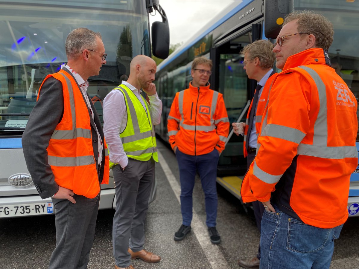 PierreEdDub's tweet photo. 🚌 L'aventure Versaillaise commence maintenant !
Ce 1er août, les équipes de @TransdevIDF et #TransdevVersailles étaient à pied d'œuvre pour le lancement de la #DSP28.
Toute l'équipe était mobilisée pour accueillir les conducteurs.trices pour leur 1ère prise de service. https://t.co/NJfNHGmK4I