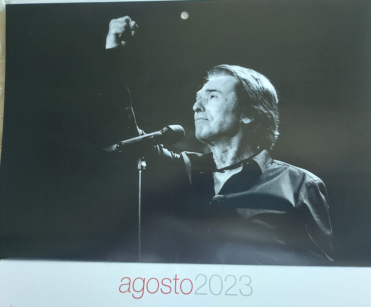 Web_Raphaelista's tweet photo. #Felizdia #Raphaelistas hoy estrenamos #Agosto nuestro calendario mágico nos enseña a un @RAPHAELartista #Victorioso nos vemos el 4 en #Nerja #PALANTE https://t.co/Vfyi0rvr3Y