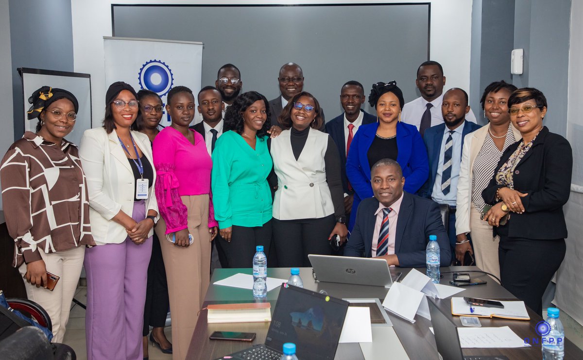 onfppgn's tweet photo. Retour en images sur notre formation en Leadership au bénéfice des cadres de FBN Bank Guinée.

Cette autre formation vise à permettre aux chefs d'équipes d’acquérir des qualités irréprochables en Leadership et également renforcer leurs capacités managériales. https://t.co/k1XMOQxZmL