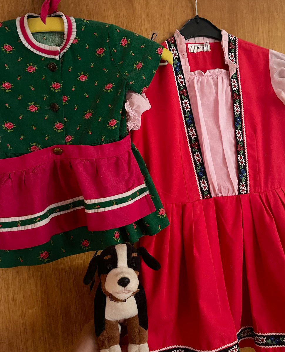 Swiss_Cathy's tweet photo. Bon 1e août ! 🎂🇨🇭🥳 
#HappyBirthday #Switzerland 

#mes #costumes #folklorique #de #petite #fille 👧🏻🥰

#BonjourTwitter 👋🏼😃 https://t.co/pa533S1j3T