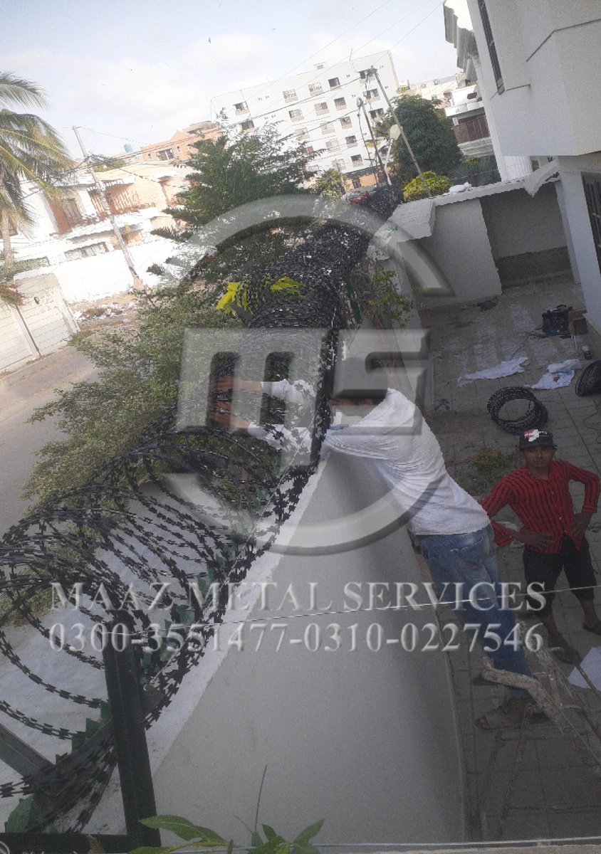 MaazServices's tweet image. Installation of razor wire
Material
Hard dip coated galvanized &amp;amp; powder coated  dia meter of razor wire 18 inches spiral distance 6 to 8 inch
Tension wire
10 gauge Hard dip coated galvanized
Ms angle
1 1/2 x 1 1/2 x 1/4 Yshape 

#maazmetalservices #razorwire #securityfencing