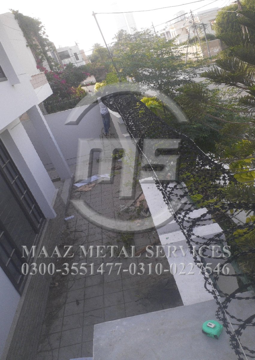 MaazServices's tweet image. Installation of razor wire
Material
Hard dip coated galvanized &amp;amp; powder coated  dia meter of razor wire 18 inches spiral distance 6 to 8 inch
Tension wire
10 gauge Hard dip coated galvanized
Ms angle
1 1/2 x 1 1/2 x 1/4 Yshape 

#maazmetalservices #razorwire #securityfencing
