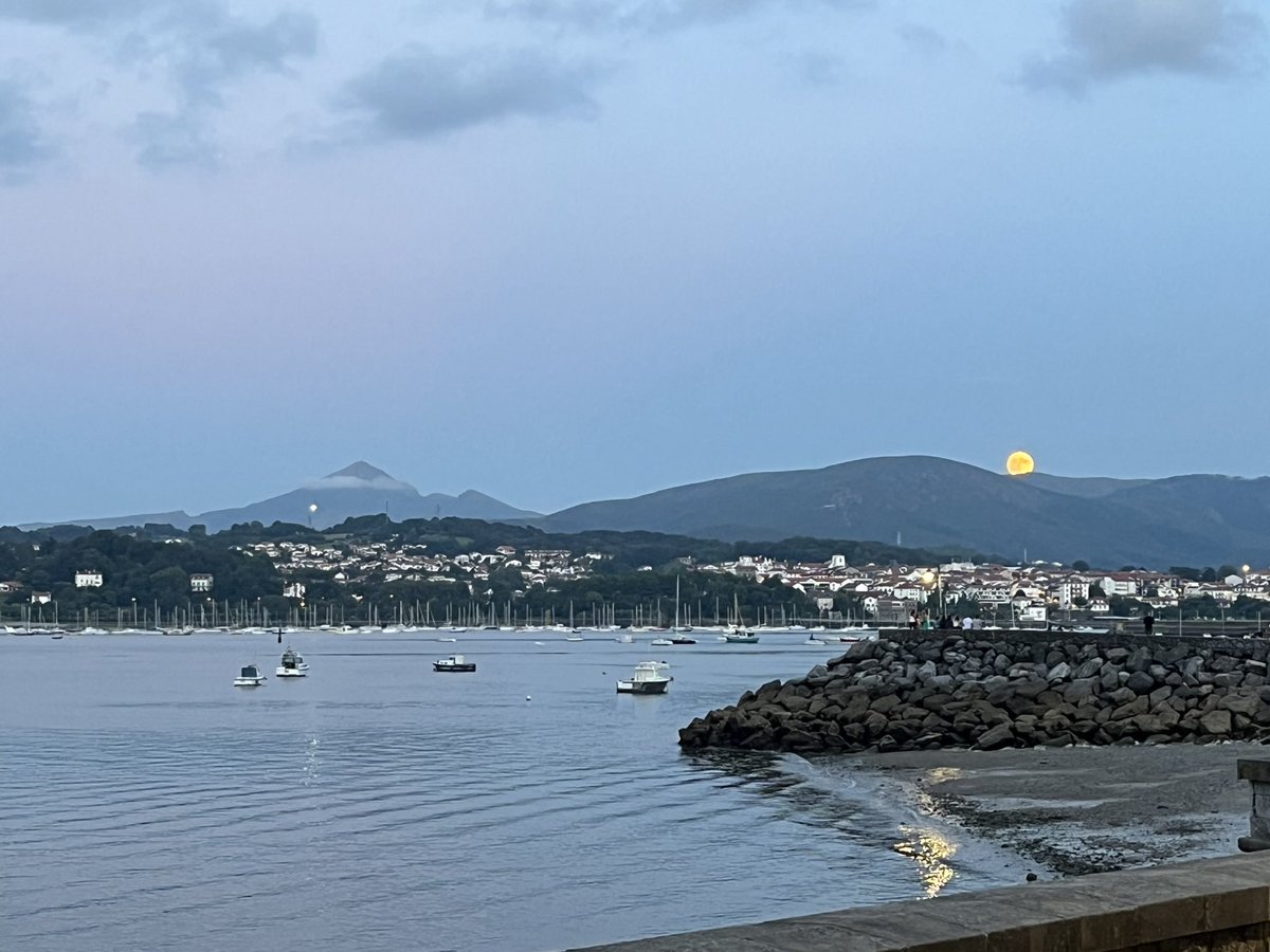 Pretty spectacular moon last night as our travel ended and we reached our first holiday destination. Spain and France in pne picture. Summer vacation time