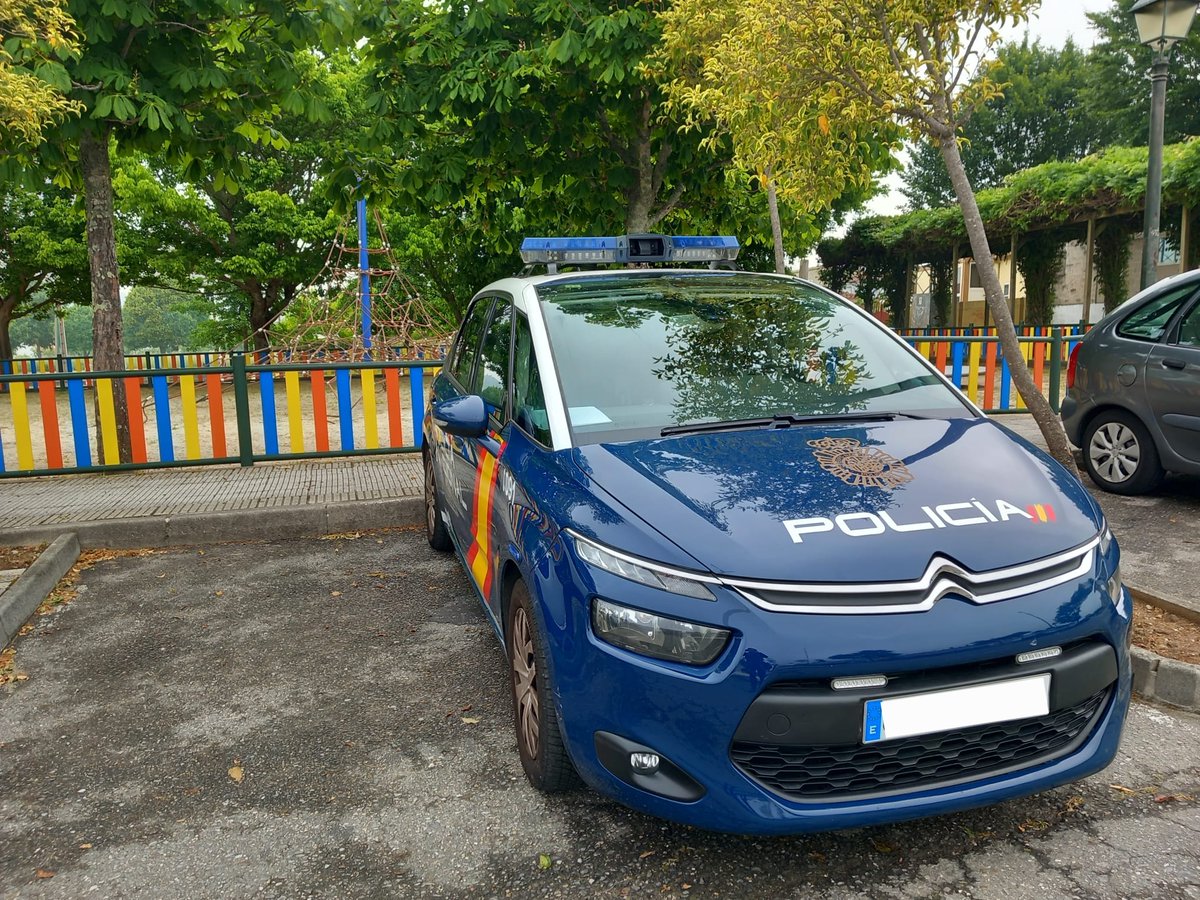 policia's tweet photo. Te llaman 📞pidiéndote un pago inmediato con el supuesto conocimiento de tu jefe

🗣"Sin este pago se generará un perjuicio muy importante para la empresa", te dirán 

🚨Así es la estafa del "buen empleado" 

❌Ante estos casos 👉 Desconfía y comprueba ❌ https://t.co/jtojNcRluT