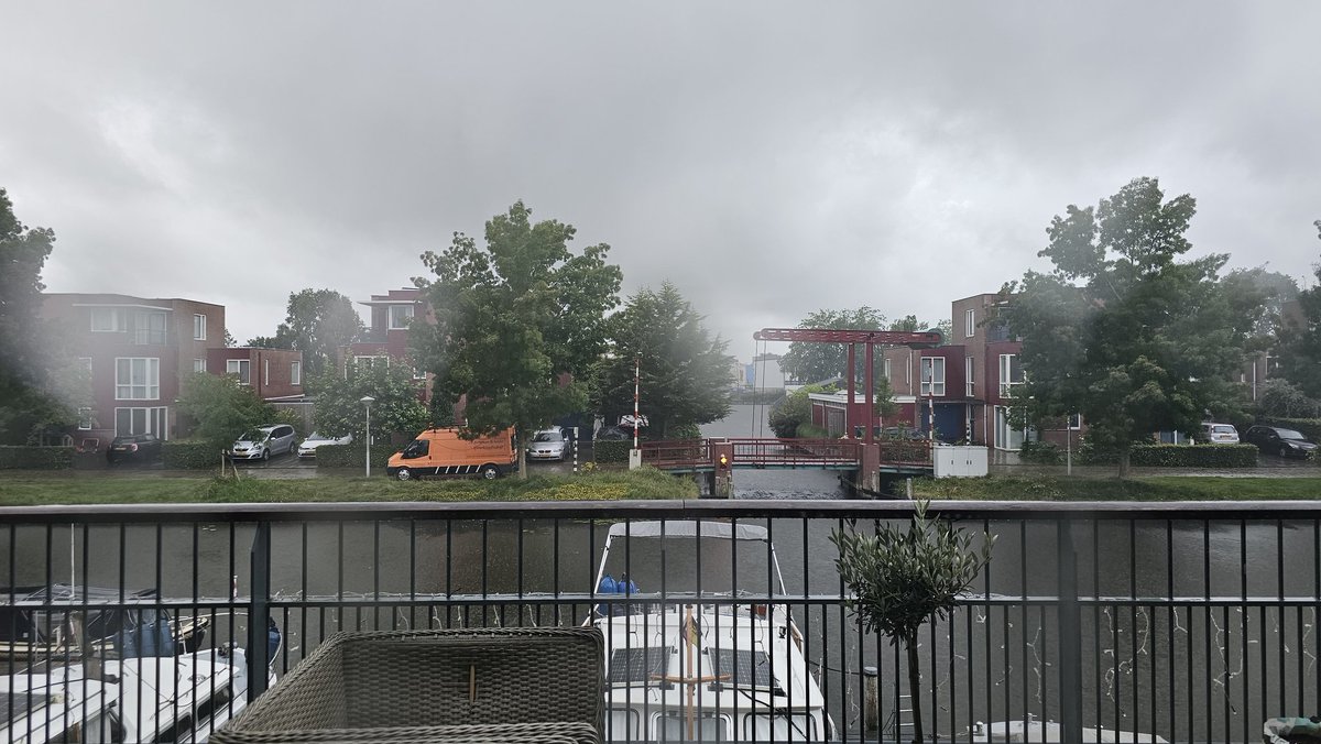CiskaDeVries's tweet photo. @monsimzan Oh jee.. ons vakantie verblijf vanaf donderdag ligt daar in de regen 🤣 https://t.co/qPyOHUM53C