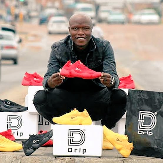 Am_Blujay's tweet photo. He went from Manufacturing shoes to running a country... Black child it's possible 🙏 https://t.co/rcDXIubgah
