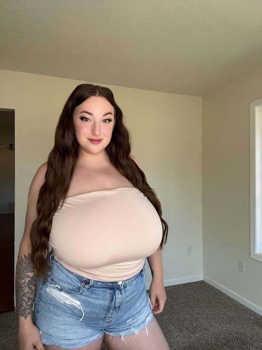 20% off for new subs and 50% off for returning for my birthday 🥳 https://t.co/DNspZRwSif https://t.c