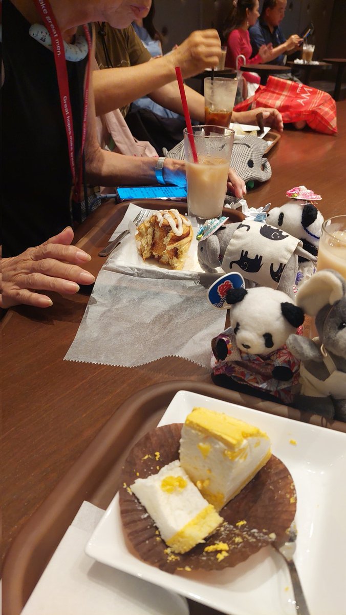 jiyuunakaze's tweet photo. @HAYE3UtRh9qkQYI @FIKA_JPN ありがとうごさいます
⚡豪雨上野ZOOのため
13時過ぎに
🐘さんは室内回収のためポンチャンたち
くまさんをチェックして
有楽町の
#わかやま紀州館 へ
今日からのアドベングッズを🎵(*⌒∇⌒*)
三人で
⚡雷ZOO活🐘組合
お疲れさん会を
🍰🍹しましたから
ご安心くださいませ🤣
#illyCAFFE https://t.co/BSM4Y1GGEq