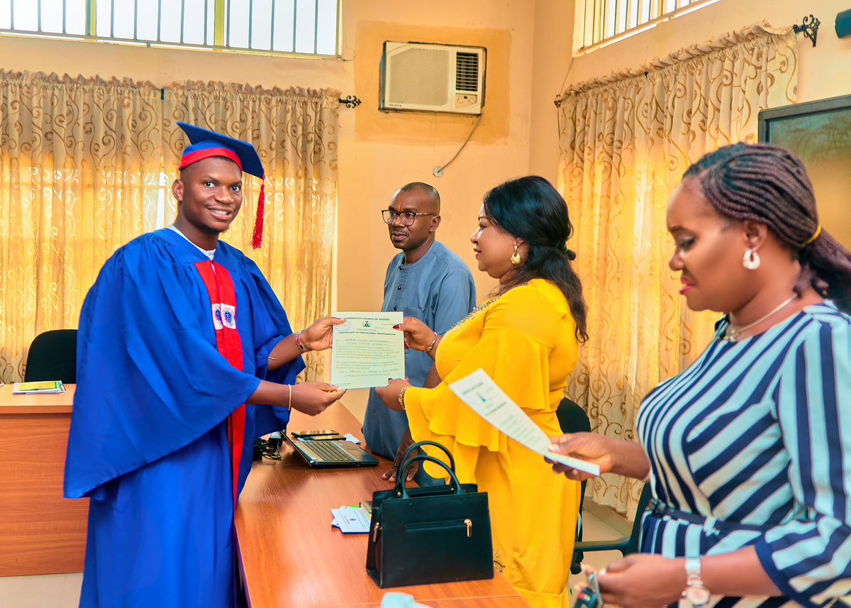 NwabisiDaniel's tweet photo. Congratulations to me on my induction into the Pharmacy profession, being waiting over 4 years for this day. Delay is not Denial, destiny must come to pass π
From 13/12/19 to 27/07/23
#2pzππ‘π #Passion2zenith #2pz_empire #2pz_realtyltd https://t.co/sqXfQl9DyH