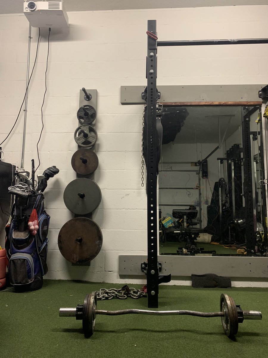 FairwayFather's tweet image. Doing curls?
Place your back against a solid surface (throw in a slight static wall sit to up the ante). This decreases a compensatory “swing”, improves bicep engagement, AND requires your core to appropriately engage. Give it a try!
#golffitness
#bettertoday