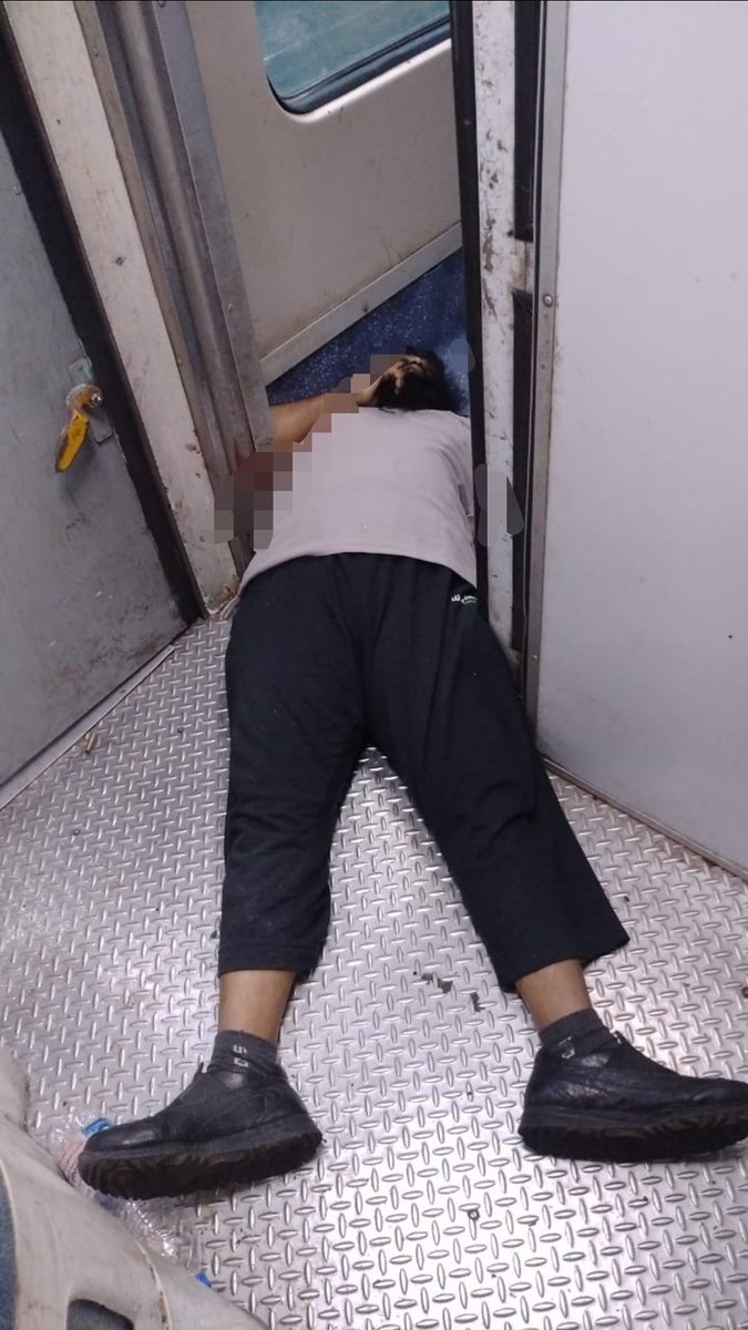 zoo_bear's tweet photo. ALL THREE PASSENGERS CHETAN SINGH SHOT DEAD WERE MUSLIMS WITH BEARD. 
1. He went to different three coaches (B-5, PC, S-6) where he shot his Senior and three bearded Muslim passengers. 

Pic 2: At coach coach B-5, Chetan Singh armed with an automatic assault rifle shot from point blank range at Abdul Kaderbhai Bhanpurwala (60) and his senior ASI Tikaram Meena (57). 

Pic 3 : After killing these two men in coach B-5, Chetan Singh crossed four other coaches from B-4 to B-1, leaving passengers in these compartments untouched before entering the pantry car where he shot dead a passenger who was identified as Sadar Mohammed Hussain. 

Pic 4 : From the pantry car, Chetan Singh then crossed two other coaches, S-8 and S-7, again leaving the passengers in them unscathed, before stopping at S-6. There, he trained his gun on another passenger Asghar Abbas Ali (35) and shot him dead. 

After shooting Asghar Abbas Ali at S-6, Chetan Singh began hate-filled rant against Muslims. “… Pakistan se operate hue ye, aur media yehi coverage dikha rahi hai, unko sab pata chal raha hai ye kya kar rahe hain… Agar vote dena hai, agar Hindustan mein rehna hai to mai kehta hoon Modi aur Yogi, ye do hain.”