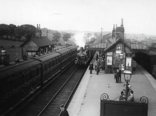 LancsLibraries's tweet image. Happy #YorkshireDay to all our friends from the other side of the hills
A good excuse to celebrate some disputed territory with this great pic of Earby Railway Station
Find this and more on #RedRoseCollections
redrosecollections.lancashire.gov.uk/view-item?i=23…