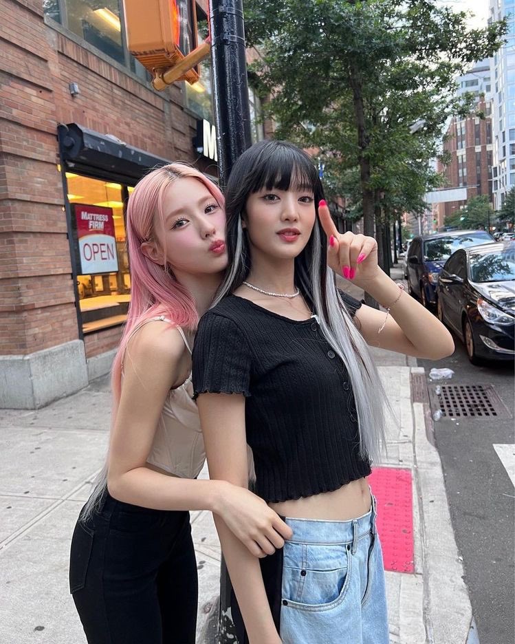 lineurs's tweet image. happy gfs day! august is ours 🫶🏼