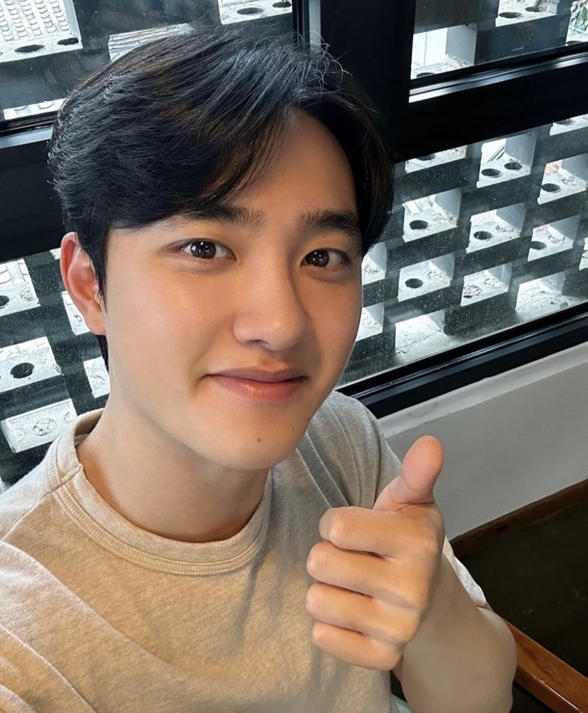 DohKyungsooINA's tweet photo. [PIC] 230801 SM_actist memposting foto selfi kyungsoo!

D-1 to The Moon!!!

#엑소디오 #도경수 #KYUNGSOO @weareoneEXO
-mit https://t.co/BwFMBTRYL3