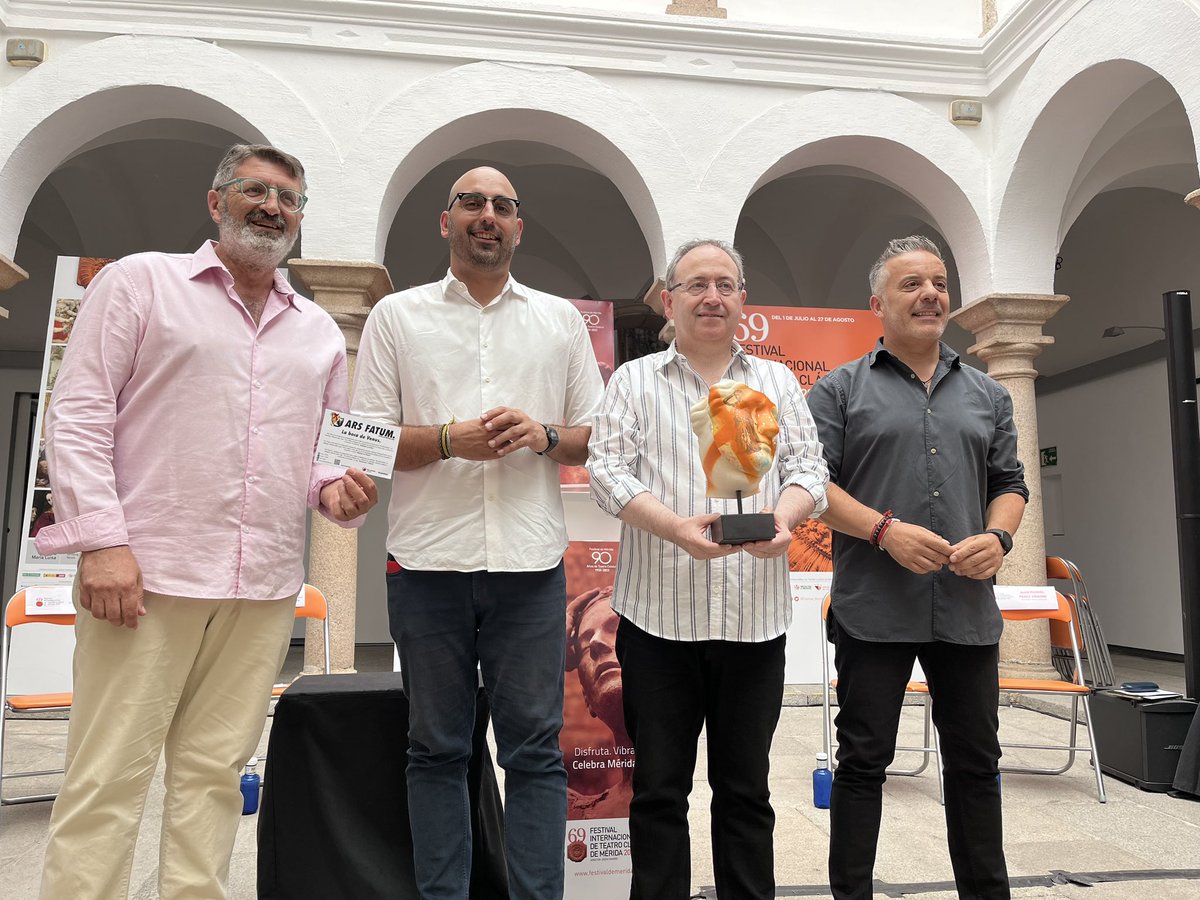 🟠✨ Se inicia la presentación de la sexta máscara de la serie 𝗔𝗿𝘀 𝗙𝗮𝘁𝘂𝗺 que se dedica exclusivamente al  #FestivaldeMerida

#Merida69