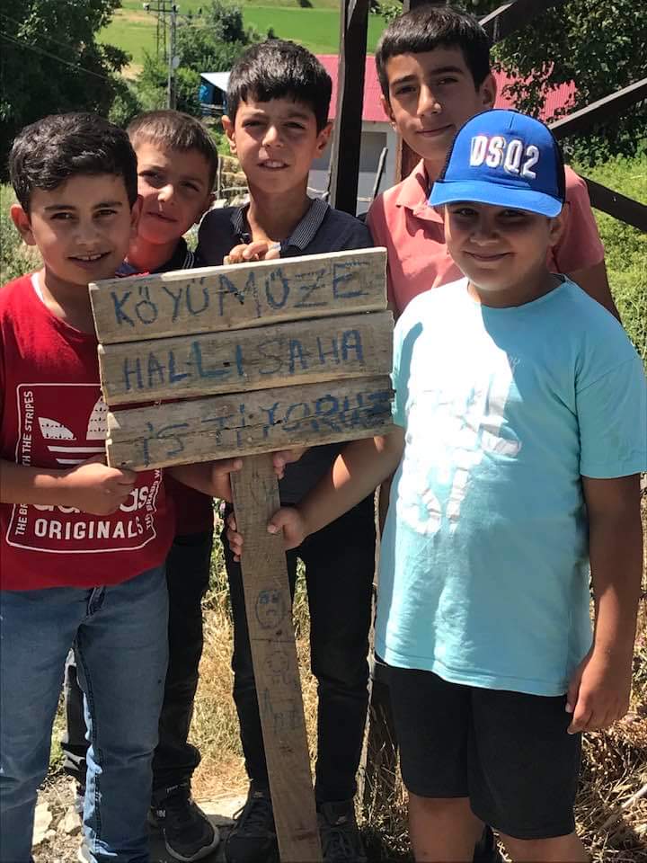erdaldoso's tweet photo. Bingöl Yedisu Elmalı Köyü gençleri ve çocukları köyüne halı saha yapılması için yetkililerden talepleri var.

#Cevdetyılmaz
#yedisukaymakam #yedisubelediyesi #bingölbelediyesi
#zekikorkutata
#fevziberdibek https://t.co/7z4gEsKqL2
