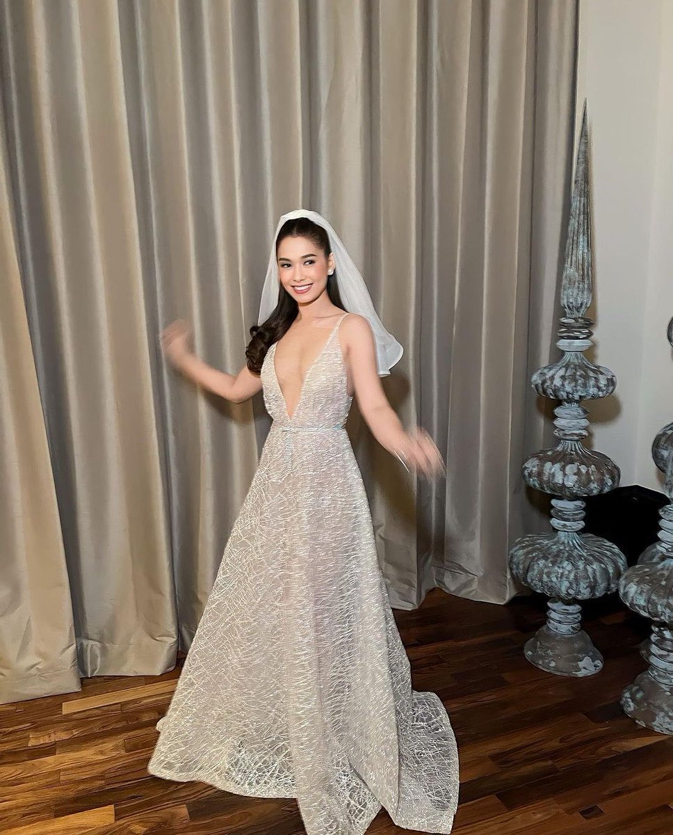 dwumple's tweet photo. MOST BEAUTIFUL BRIDE 🤍 https://t.co/X8FtwRiLU4