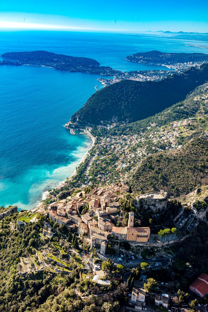 Du 05 au 08 août, venez assister à la toute 1ère édition des Théâtrales d'#Eze 🎭 sous la direction artistique de l'acteur français - David Brecourt 😍
4 pièces de théâtre inédites à découvrir à l'Oppidum du Col d'Eze !
Réservation👉bit.ly/3DHI46o

#ExploreNiceCotedAzur