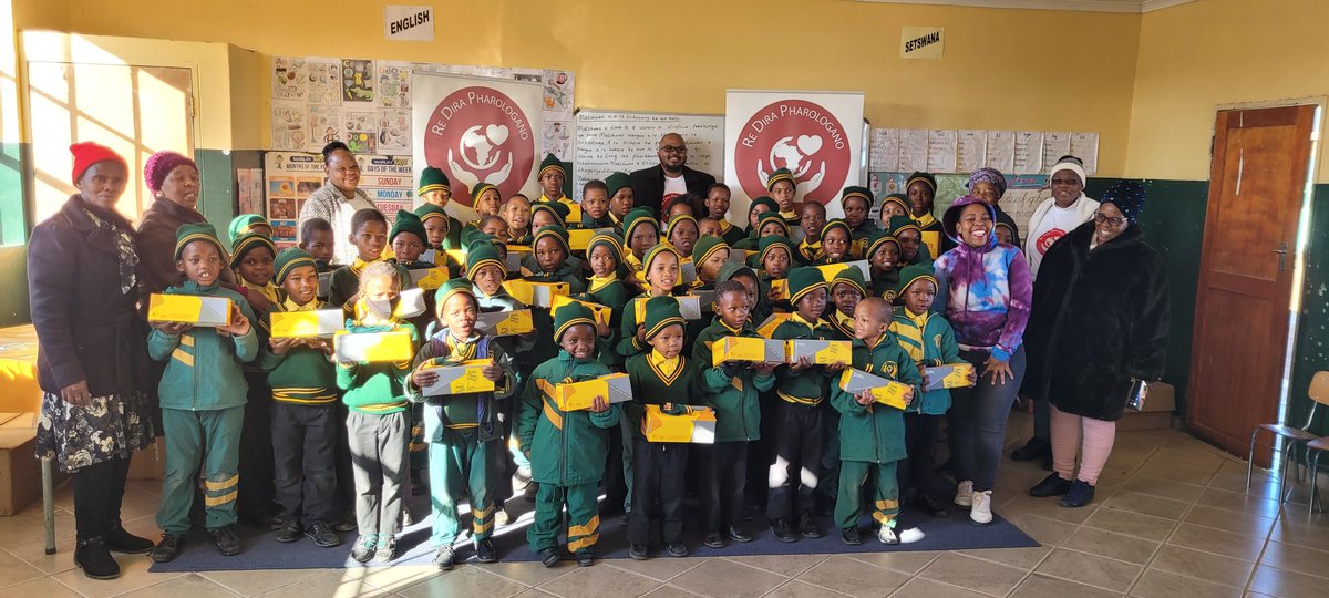 dirapharologano's tweet photo. As we continue to make a difference in the lives of others, we were able to donate 50 pairs of school shoes and socks to learners at Itekeleng Primary School in Maphiniki. 

#RedDiraPharologano
#WeMakingADifference https://t.co/Mhyo8uVThd