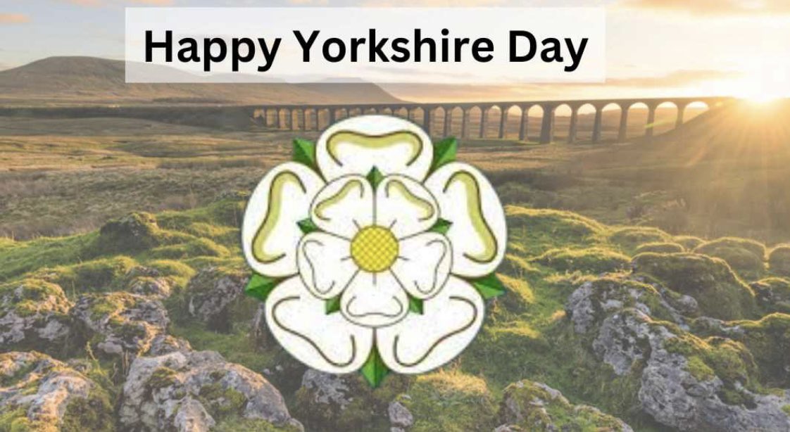 CoRoach's tweet photo. What a great day to be from Yorkshire 🤍………….have a fantastic day everyone 🙌🏼 #cmroach #englishstreet #hull #yorkshire #yorkshireday https://t.co/JjzYrgVMdv