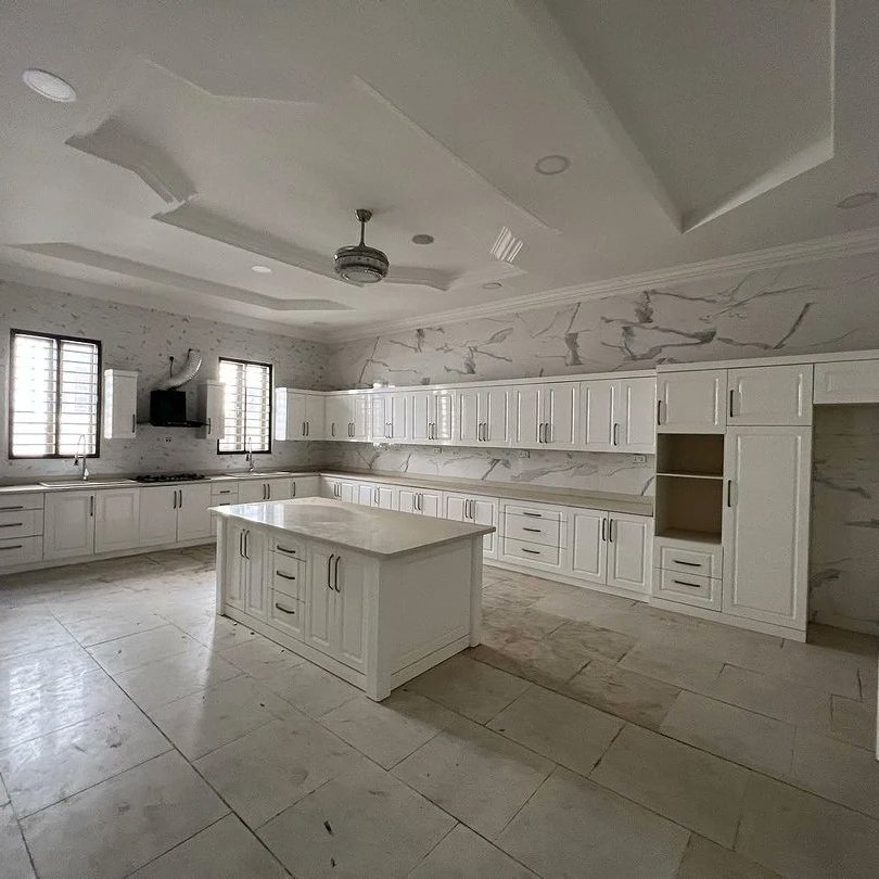 fortcubesrealty's tweet photo. A Luxury 9 Bedroom Fully Detached Mansion Available FOR SALE
Location: ASOKORO, ABUJA
Price: N1.8 Billion
For Inspection:
07055550475 https://t.co/JuLQKuMcrh