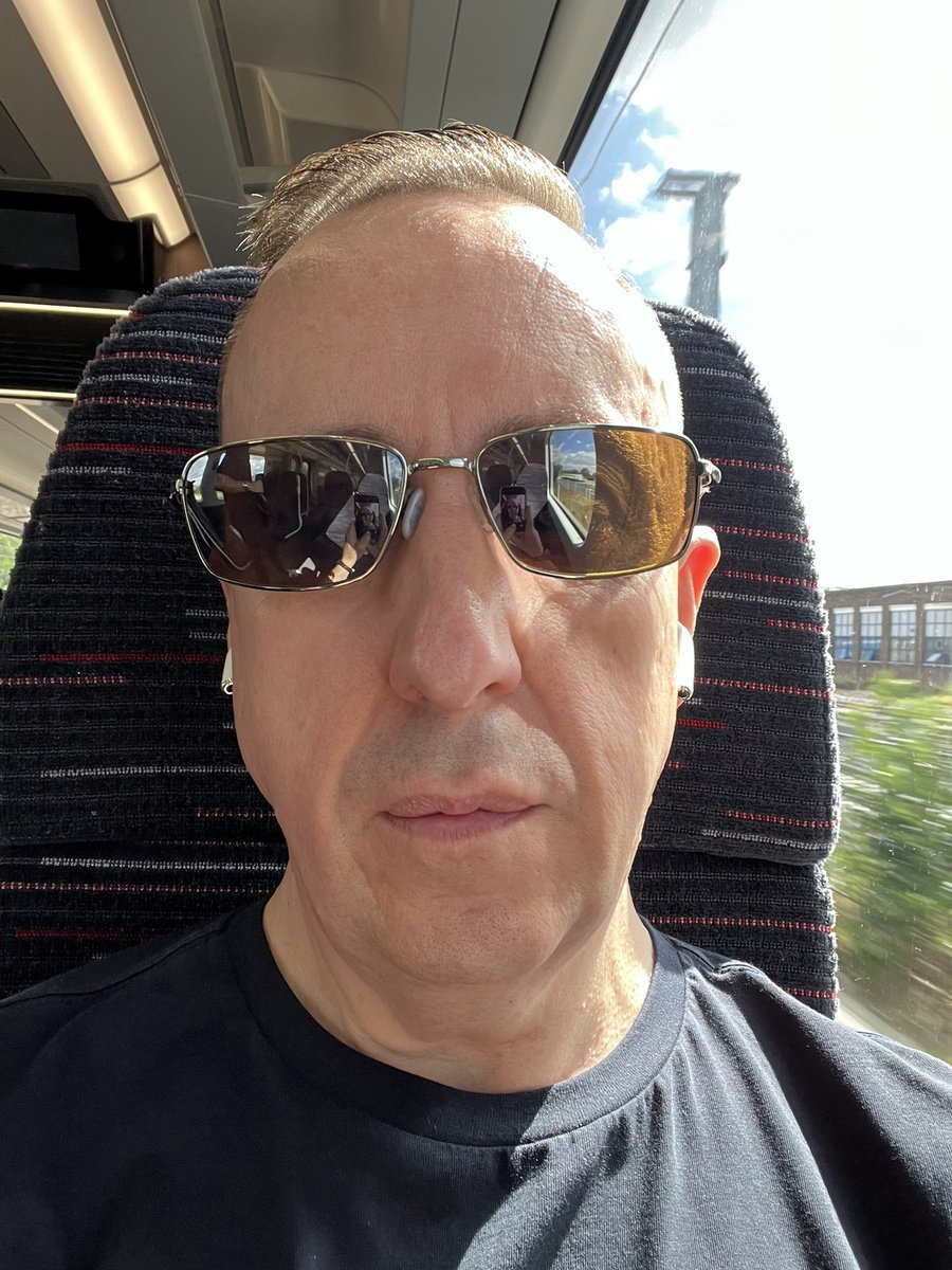 It seems we all have to do the obligatory on-my-way-to-GBBF picture, so why the hell not.
Who’ll I see and what should I drink?
I guess I’ll find out soon enough.