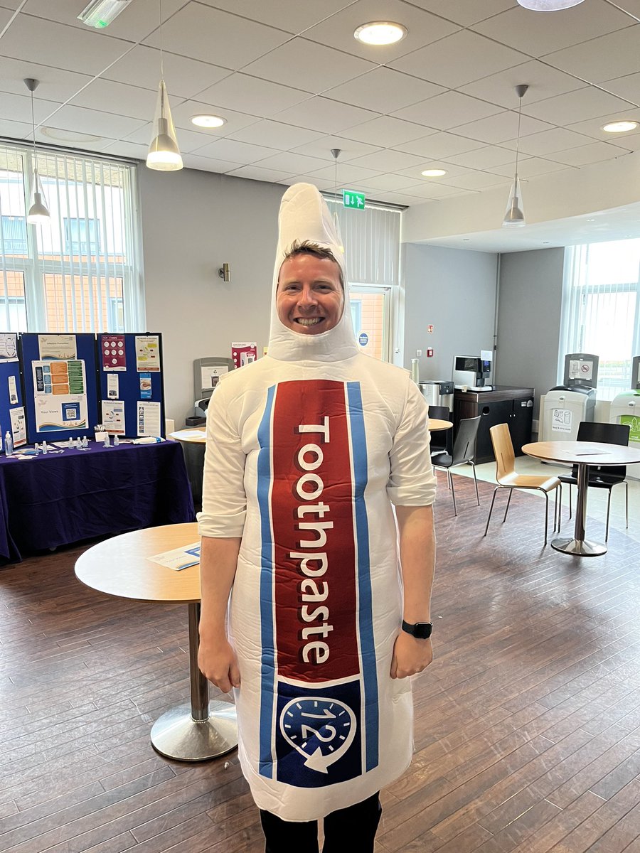 <a href="/BTHTherapies/">Nick Lane</a> going the extra mile to show the importance of mouth care to nutrition  and  hydration #fundamentalsofcare
@BTHQIHub <a href="/BlackpoolHosp/">NHS Blackpool Teaching Hospitals 💙🌈</a>