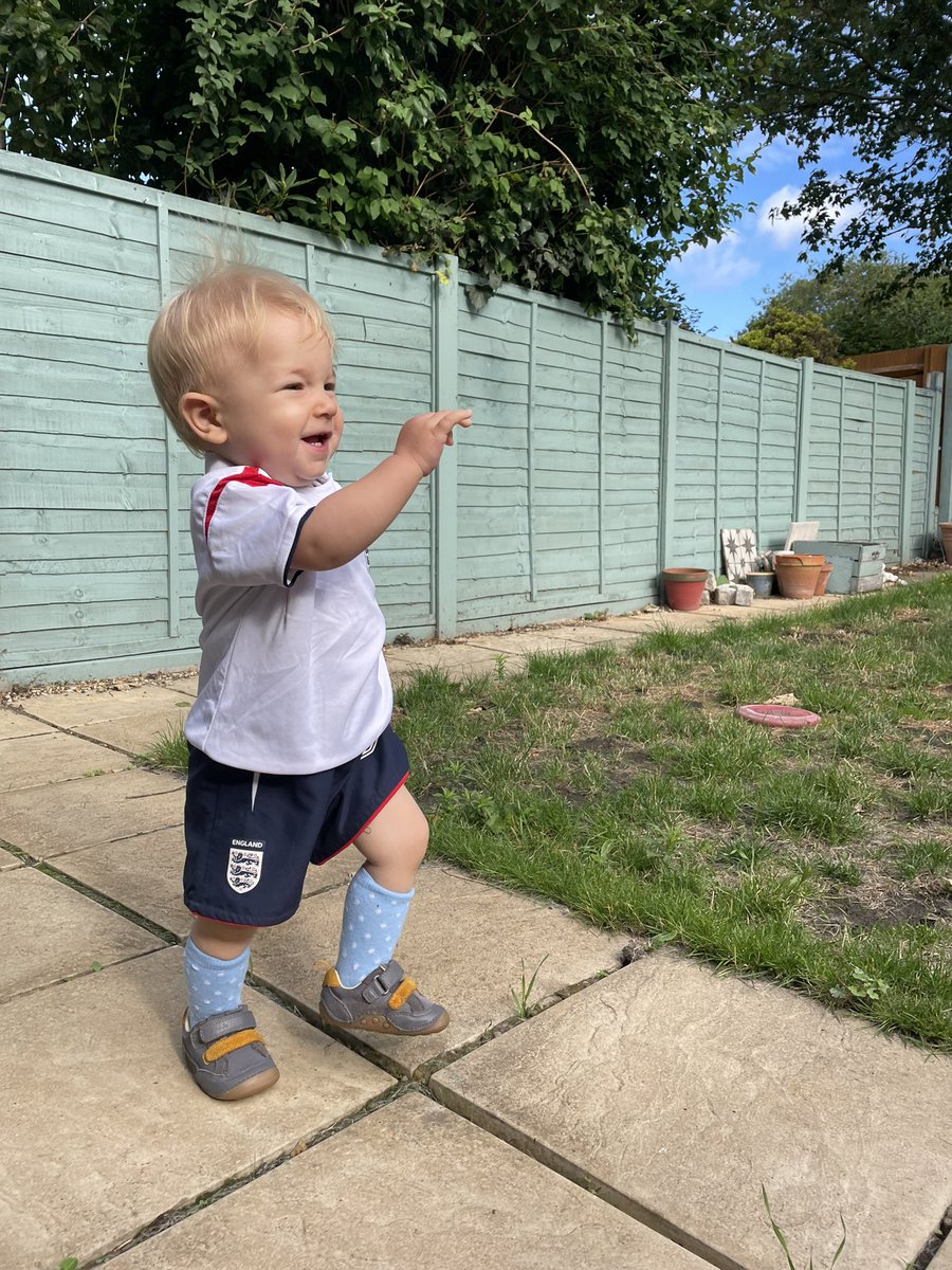 Omg my daughter is the cutest thing in the world! Off to nursery today in her #Lioness kit ready for sports day this afternoon ⚽️🏃🏼‍♀️🤾🏼‍♀️🥏

Go go <a href="/vinted/">Vinted</a> for a £3 pre-loved footie kit!