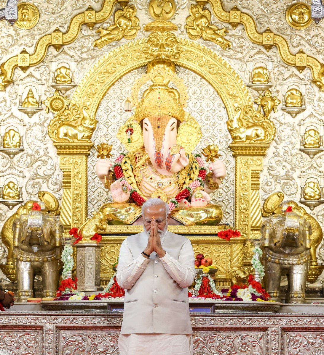 muglikar_'s tweet photo. Ganapati Bappa Moryaa! @narendramodi https://t.co/SQOjjCaREl