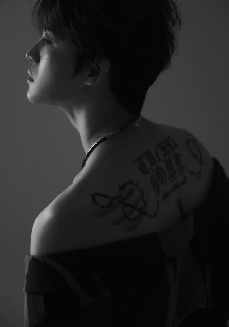 Changed my DP but still in BnW. Grrrr.