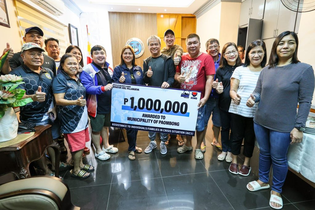 senatorjoelv's tweet photo. Thank you so much po Mayor Mary Anne Marcos and local govt officials sa ating partnership para paglingkuran at tulungan ang ating mga Kababayan dito sa dakilang Bayan ng Paombong 🙏 #TulongTulong #SamaSama #EmpleyadoSaSenado
#Tesdaman #JoelVillanueva
#MAJOel https://t.co/R6aGSoLHdk