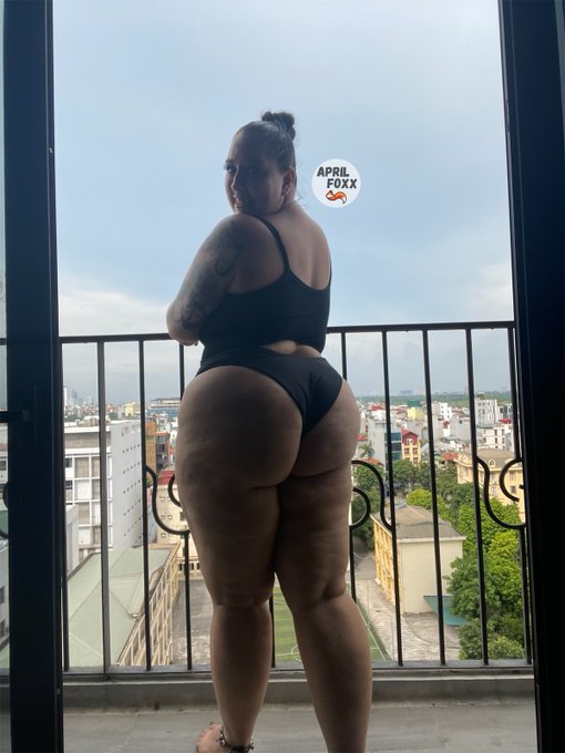 Want to fuck on the balcony? https://t.co/g6jmNOg3Y6