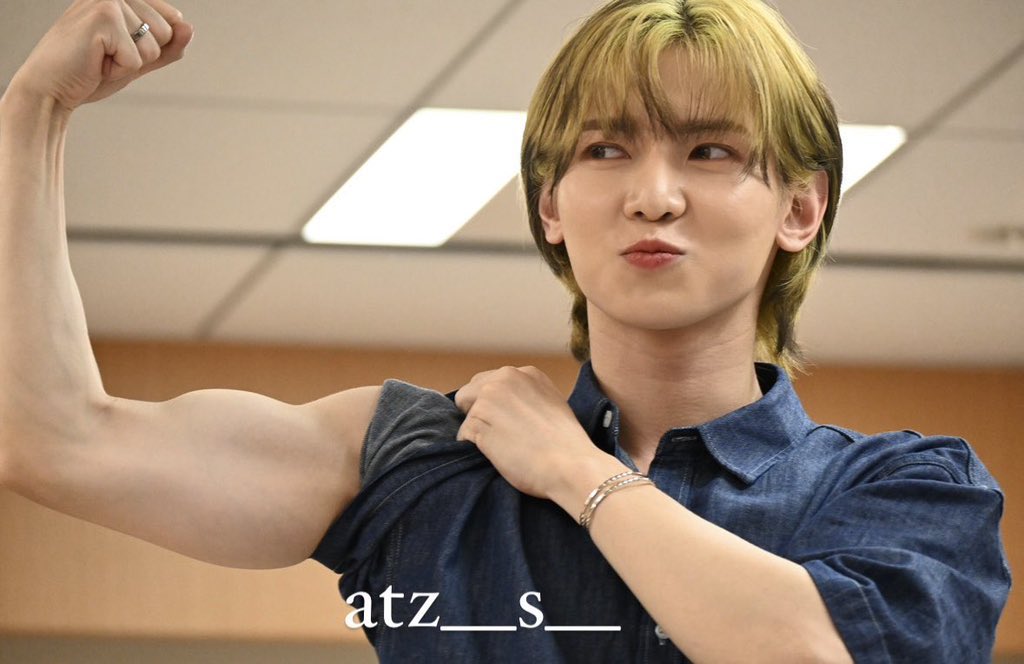 YEOTEEZx's tweet photo. AT THIS POINT ITS A YEOSANG THING … https://t.co/rwtGdyotvB