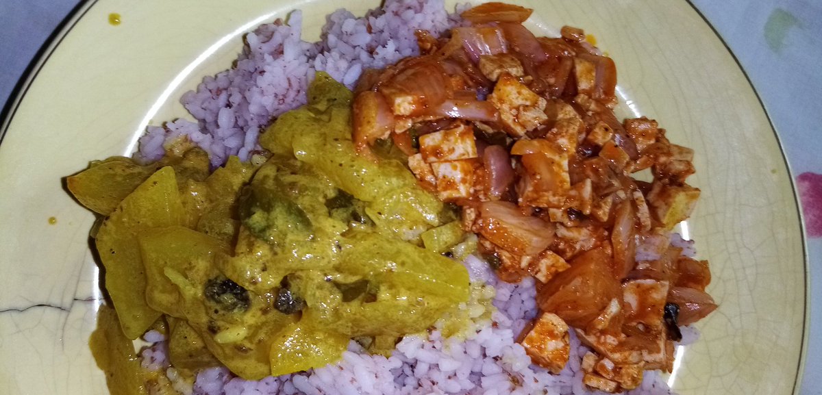 MJJNamalDias's tweet photo. #TastyTuesday
🥺❤️😋
▶️ රතුබත්, ටෝෆු, කැකිරි සහ පරිප්පු වඩේ
▶️ බත්, බෝංචි, චිකන් සහ අල තෙල්දැමුම
#MyFoodStoryWithDewMal https://t.co/GWlmH0b4YT