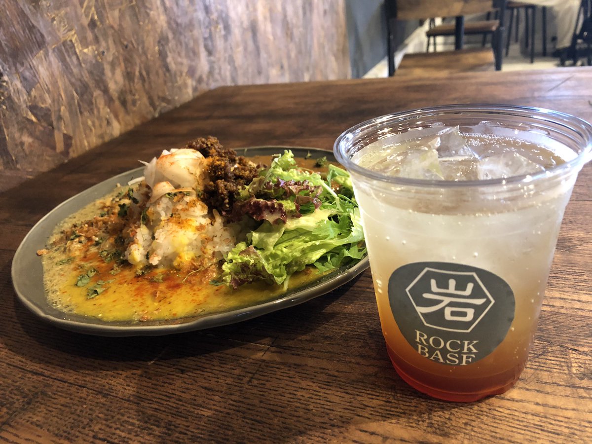 chiyocle0901's tweet photo. 大阪府河南町にあるROCK BASE カフェさんにお邪魔しております🐤✨🌈

自転車でもわんちゃん連れでも🆗
パーキングスペースめっちゃ広い‼️🚙

あんまり坂の登らなくてもアクセスできます🚴‍♂️🚴‍♀️🚴

かき氷🍧あるとかポイント高め😊

あひるの聖地　チヨクルから近いよ🌈

#チヨクル　#あひるCLUB https://t.co/NaUG2mMPRr