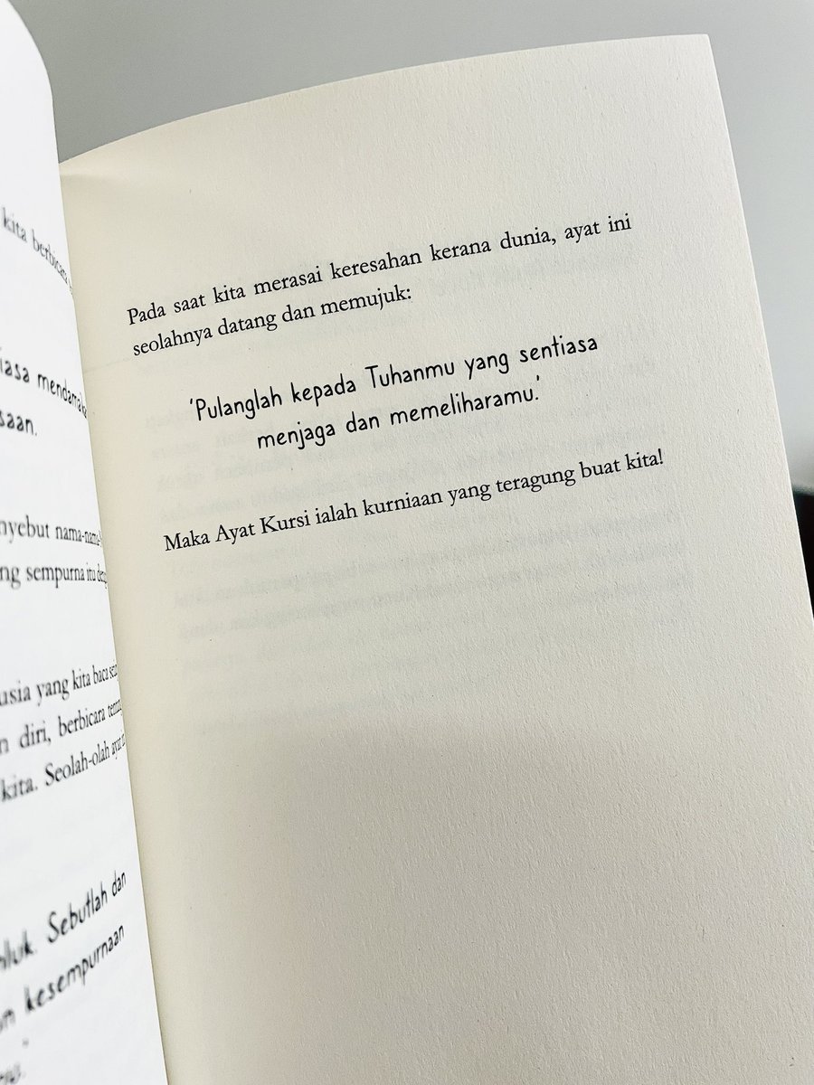 fakhrifadzli's tweet photo. Setiap kali rasa penat, risau dan rimas, setiap kali itulah saya akan berhenti sekejap daripada sebarang urusan dan kemudian renungi makna Ayat Kursi.

Ayat Kursi ialah ayat yang paling banyak menyebutkan tentang Allah SWT sama ada secara langsung atau tidak langsung. https://t.co/yQLOjhtqmL