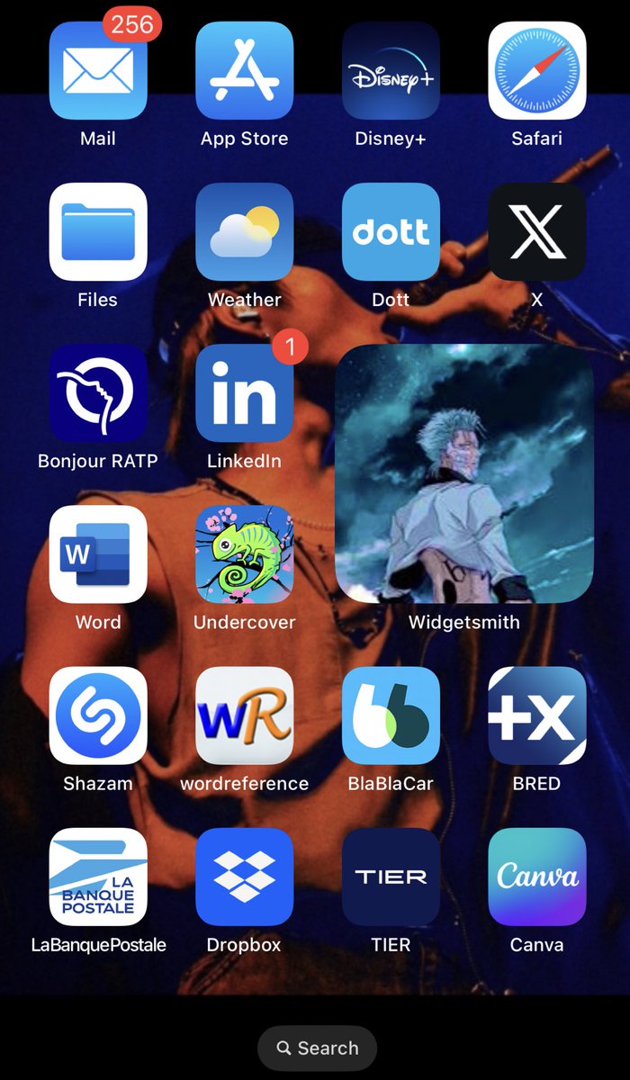 lilistaytiny's tweet photo. Damn what’s that black app in my blue apps ocean😭😭 https://t.co/8xvUkayAln