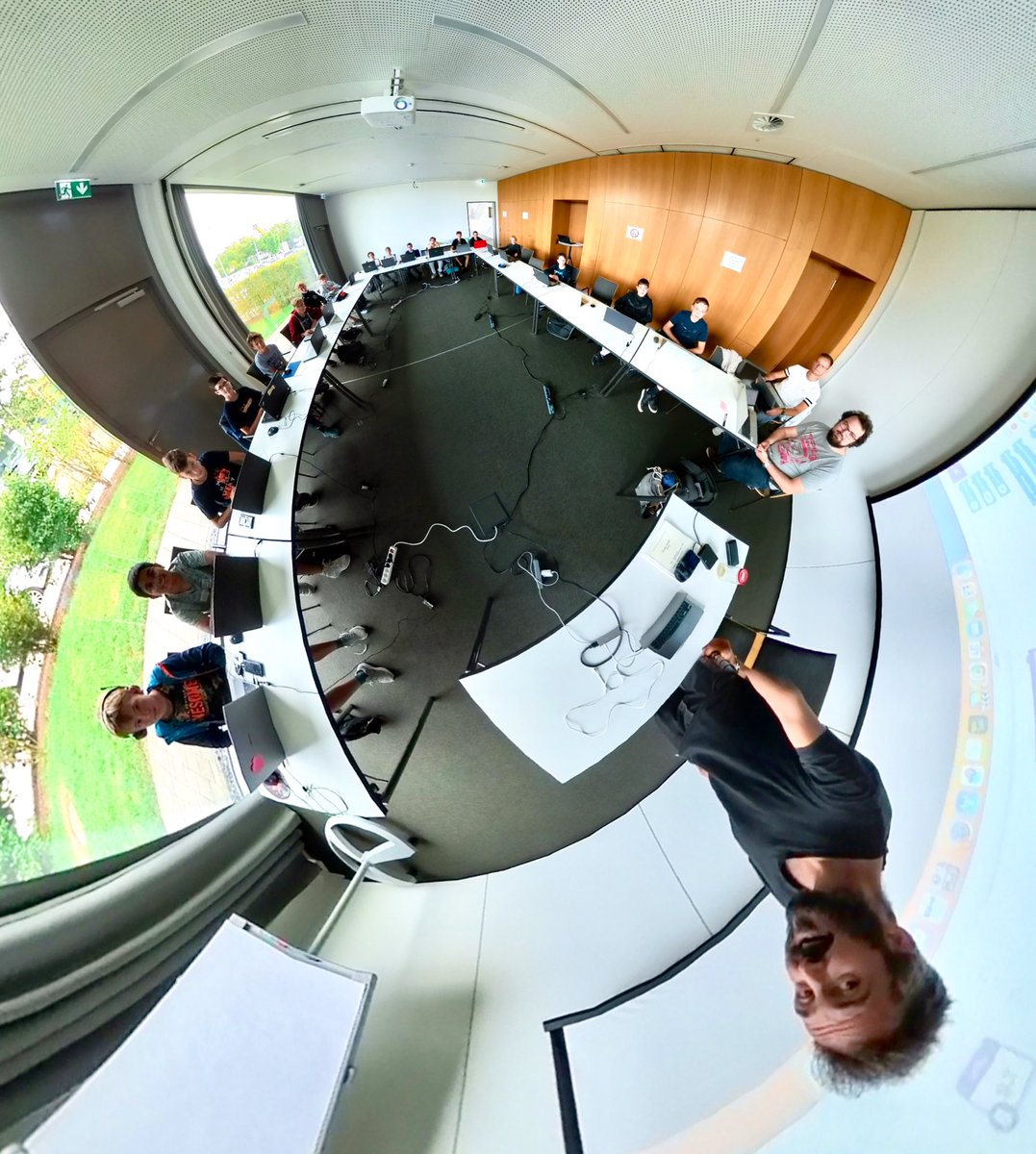 alexcio_'s tweet photo. Diese Woche ist wieder #ItSummercamp in Forchheim. Zusammen mit 18 Teilnehmern wird täglich 6 Stunden gescratcht und am Freitag gehts ins #BayernLab wo man super coole Gadgets wie 3D-Drucker, Dronensimulator und anderes ausprobieren kann. ☺️🙌🏾
https://t.co/PCdmKVHaOw https://t.co/F6ChvQganW