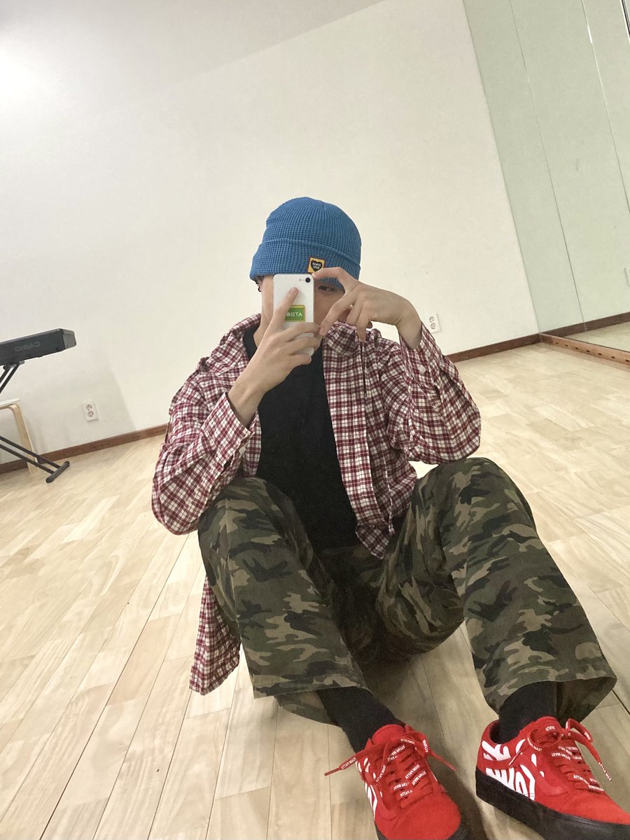 ATBO_members's tweet photo. [#오준석]
돌아온 오준석의 무물보 타임~~
#준슥아

#ATBO #에이티비오
#OhJunseok https://t.co/SkSCKCLOOV