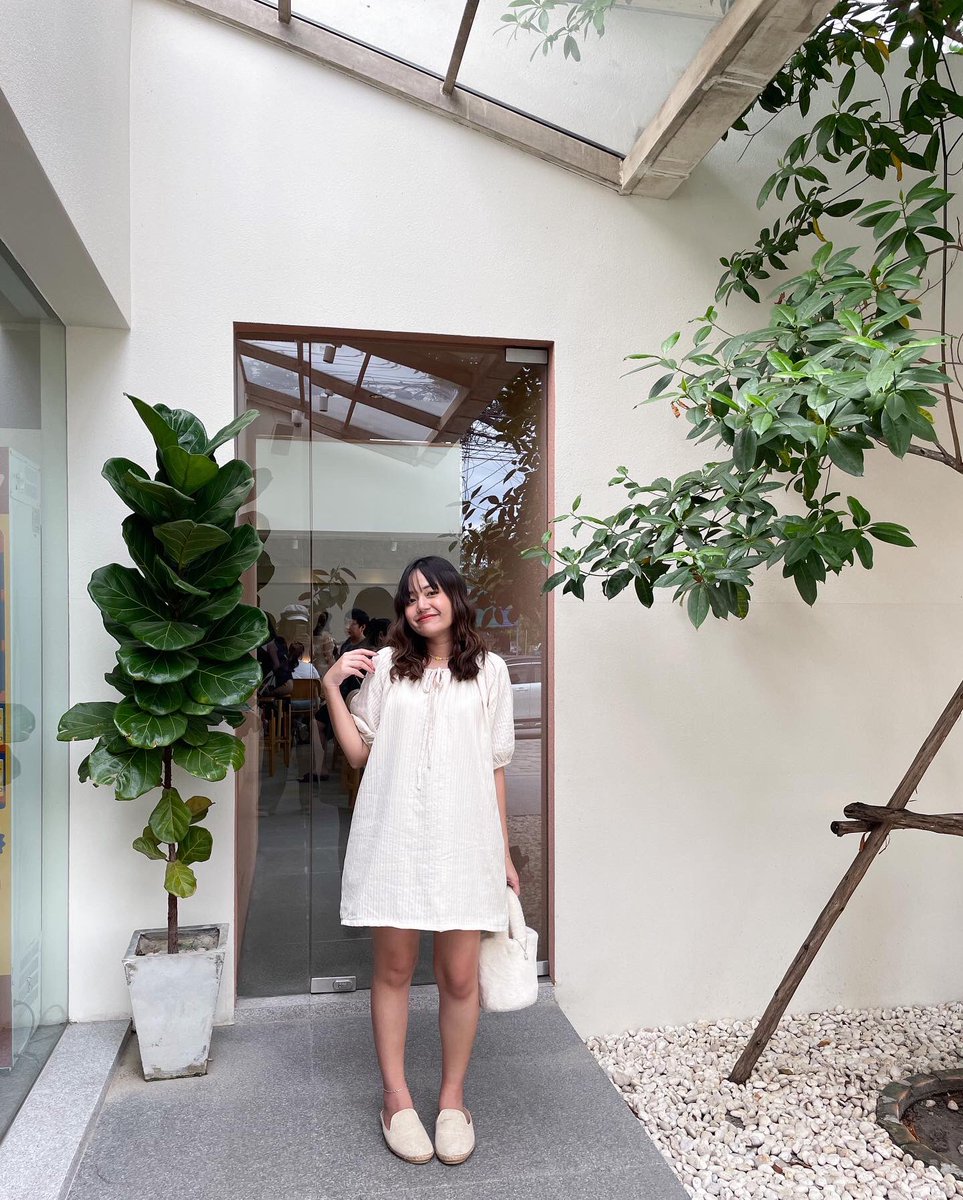 cloudilyyyy's tweet photo. 🍡Mellow dress เดรสสั้นรุ่นนี้ออกแบบให้ใส่ได้แบบชิลๆ สบายๆ ใส่ได้ทุกวัน ใส่นั่งยืนเดินได้ทั้งวัน ไม่ต้องกังวลว่าจะอึดอัดมีกระเป๋าให้ 2 ข้าง ใส่ของได้จริง

3 สี ; ดำ , ขาว , ครีม
*มีซับในให้ทุกสีนะคะ ไม่ต้องกังวลเรื่องผ้าบางเลยค่ะ*

🧁 390 บาท https://t.co/7Lz3bRZBL5