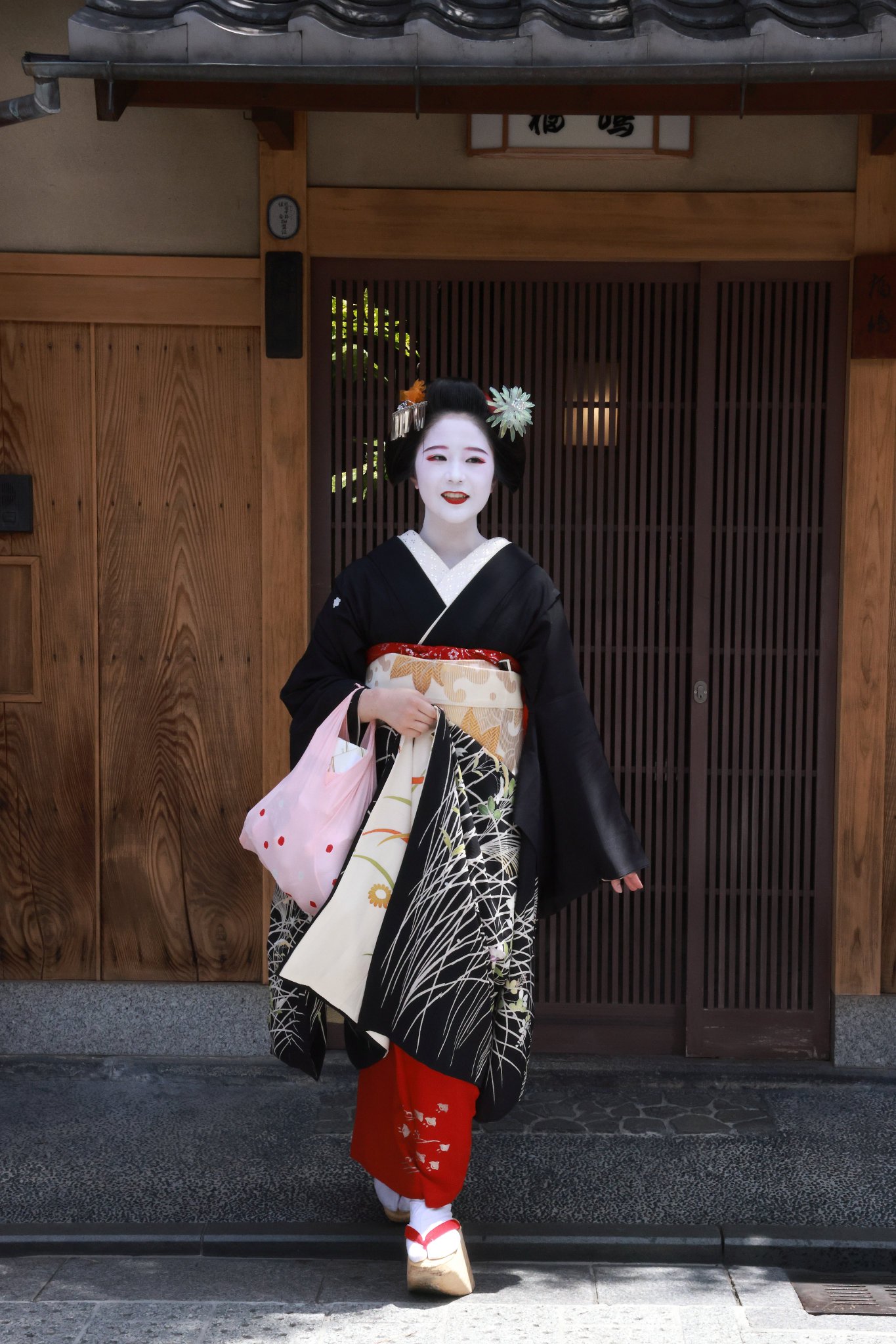 さおりん☆ 手毬 手鞠 舞妓さん＆紅葉 F2bHee2asAA1dLj.jpg:large