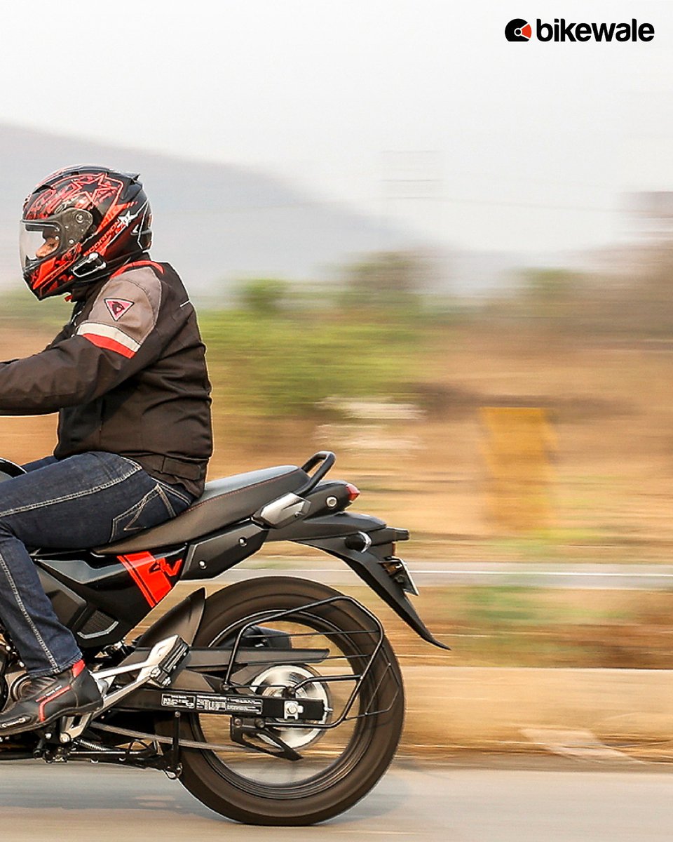 BikeWale's tweet photo. #HeroXpulse200T4V offers a comfortable riding position and churns out decent fuel efficiency. #Xpulse200T is the road-biased version of the #adventurefriendly #Xpulse200. Let’s have a look at amazing images of the #HeroXpulse200T4V
View more: https://t.co/ePWkCVqops
#BWPhotos https://t.co/75RkJIBbSb