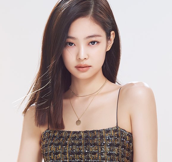 JennieDCGallery's tweet photo. 230801 중국에서 한국 브랜드들의 인기를 분석했고 현지 소비자들이 한국 브랜드를 선택하는 이유 중 하나가 제니로 나타났습니다.

“제니가 입어서, 한국 감성이라서, 유럽에서 더 유명해서 등등 분석… 모두 한국 제품의 위상을 보여주는 현상이다.“

🔗https://t.co/xZBF7Jcb4o

#제니 #JENNIE https://t.co/hlHrtuHIlO