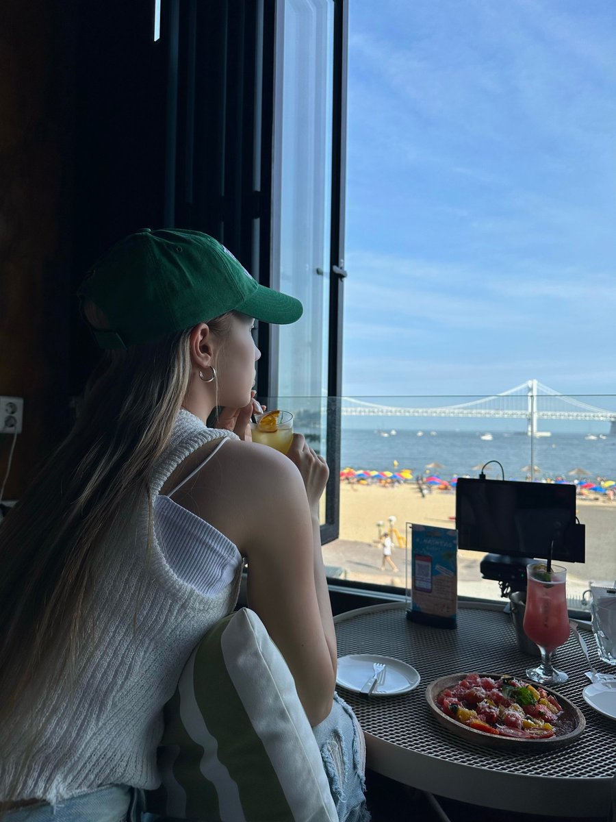 official_kep1er's tweet photo. 나 바다 좋아해ꯁ.̮ꯁ

#휴닝바히에 #HUENING_BAHIYYIH
#Kep1er #케플러 https://t.co/AsomeyvRoH