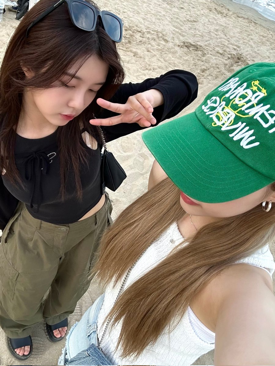 official_kep1er's tweet photo. 나 바다 좋아해ꯁ.̮ꯁ

#휴닝바히에 #HUENING_BAHIYYIH
#Kep1er #케플러 https://t.co/AsomeyvRoH
