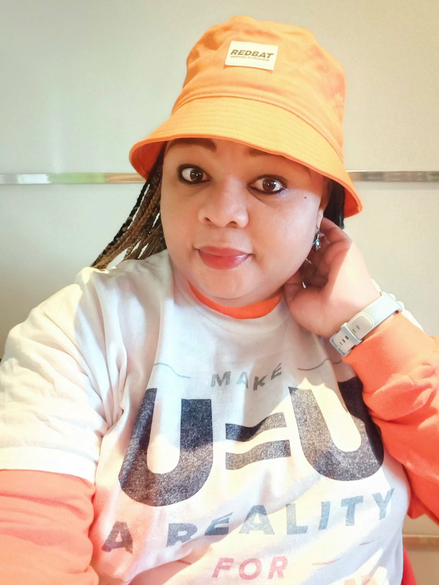 In the early 2000's (exactly when I was diagnosed- a nursing student), people were saying they can't eat oranges because they were injected with an HIV + blood by nurses. Today I'm wearing orange 🍊 going to a #UequalsU W.C launch 💪
#SayZero #ZeroStigma