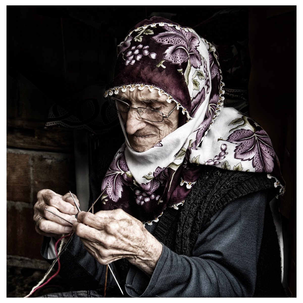 arifziyatunc's tweet photo. Gm. dear FAM, have a great day
Old lady knitting from the black sea
Available on: https://t.co/W5QkKo8KkX
#NFTart #NFT #NFTcommunity #NFTartists #NFTcollec #opensea #openseanfts #NFTartists https://t.co/jtIF2VHx2s