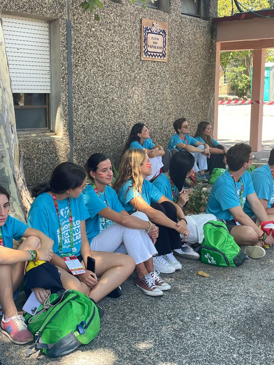 Hdad_Calvario's tweet photo. JUVENTUD |                                     Tanto los jóvenes de la @RPMagdalena como los de nuestra Hemandad, se encuentran en Lisboa para participar en el JMJ con el Santo Padre. https://t.co/N3ui3KBFPi