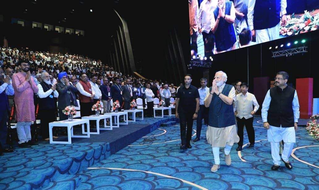 TevatronTech's tweet image. 🎉 PROUD MOMENT🎉

Hex N Bit has signed a significant #MOU with the prestigious #AICTE to be a part of #NEAT. 

Hex N Bit along with @TevatronTech, are dedicated to empower students in a dynamic learning ecosystem and will continue to do so.

#Education #NEP2020 #NEAT #HexNBit