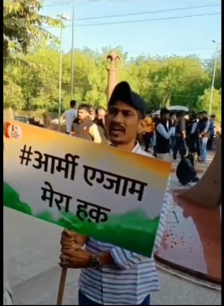 devraj_9094's tweet photo. आपने युवाओं के भविष्य के साथ खिलवाड़ किया है लाखों परिवारों के सपनों को अपने तानाशाही रवैया से कुचला है 
Airforce Army की पेंडिंग भर्ती को कैंसिल करके युवाओं के साथ खिलवाड़ किया है जिसकी कीमत आगामी चुनावों में चुकानी पड़ेगी
#ArmyExamMeraHak https://t.co/YJqJl1ZQgR